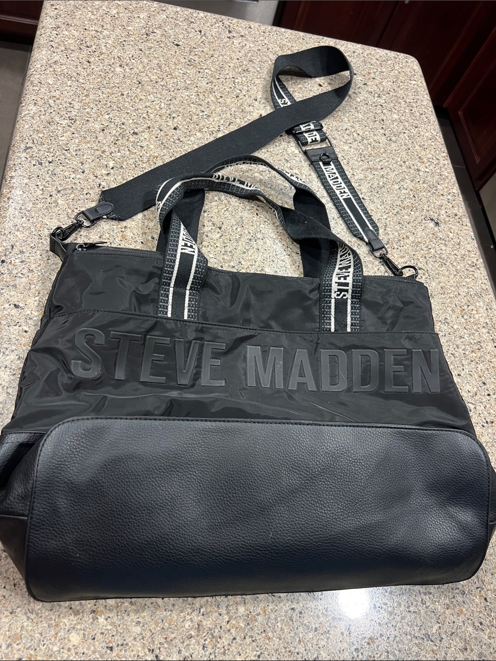 Steve Madden Black Nylon & Leather Tote gym overnight laptop z27